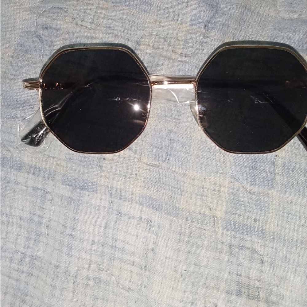 Hexagonal Sunglasses With Gold Frame - image 3